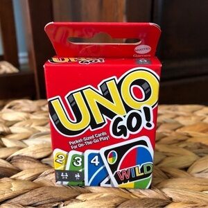 Uno Go Pocket-Size Card Game